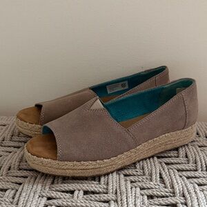 Toms Taupe Suede Espadrille Peep-Toe Flats with Teal Lining